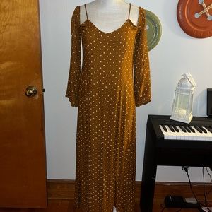 mustard off the shoulder polka dote maxi dress.size Small , worn gently.